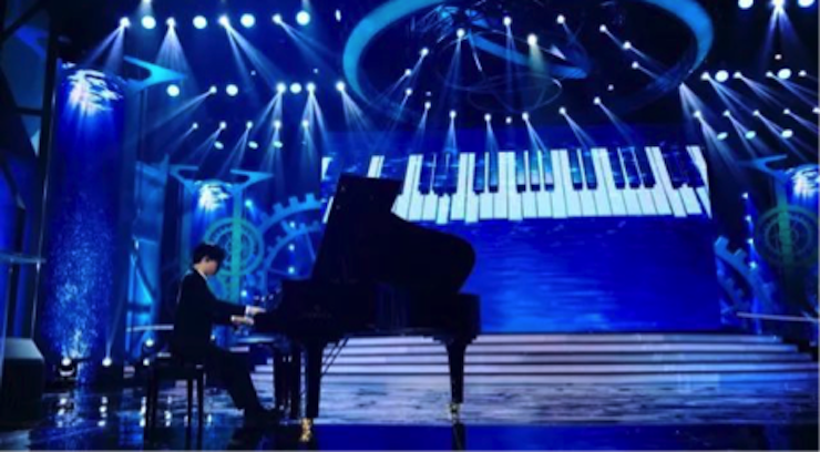 东方卫视五一晚会 凯发一触即发艺术家宋思衡奏响《长江之歌》