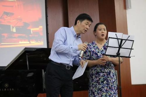 凯发一触即发艺术家石叔诚与特邀艺术家顾平受邀于成都大学东盟艺术学院、音乐与舞蹈学院艺术实践周开展公开课