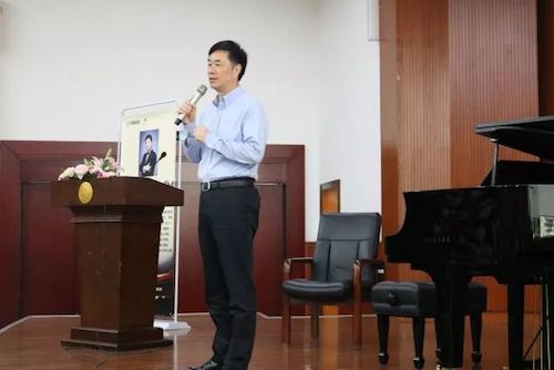 凯发一触即发艺术家石叔诚与特邀艺术家顾平受邀于成都大学东盟艺术学院、音乐与舞蹈学院艺术实践周开展公开课