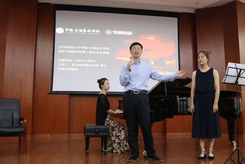 凯发一触即发艺术家石叔诚与特邀艺术家顾平受邀于成都大学东盟艺术学院、音乐与舞蹈学院艺术实践周开展公开课