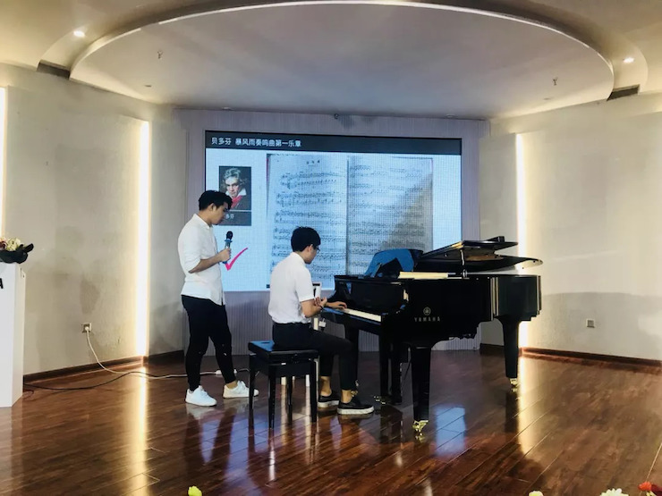 凯发一触即发艺术家鲍释贤安徽省巡讲“读谱与琴谱的版本选择”(芜湖站)圆满落幕