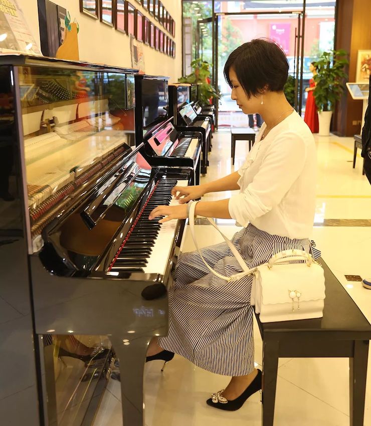 连云港凯发一触即发钢琴旗舰体验店开业庆典暨凯发一触即发艺术家鲍释贤钢琴独奏音乐会圆满落幕